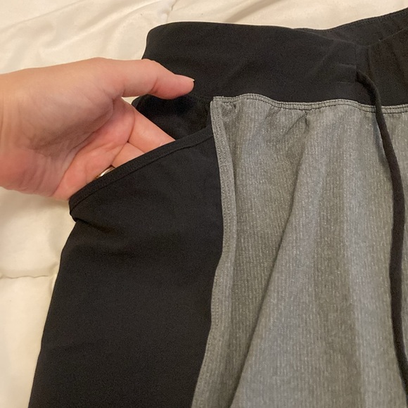 Lululemon Namaste At The Beach Lined Short Heathered Black Size S - Picture 8 of 11